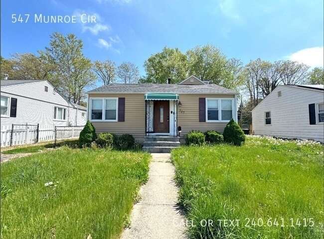 Building Photo - 547 Munroe Cir