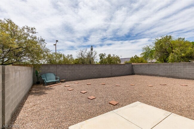 Building Photo - 10959 Pumpkin Ridge Ave