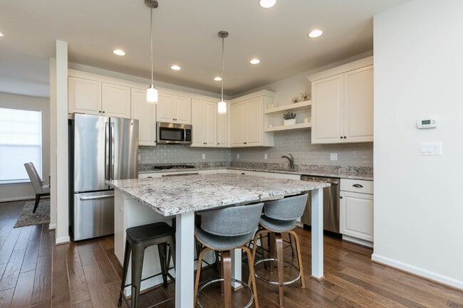 Building Photo - Luxurious 4-Bedroom Townhouse with 2 Car Garage in Manassas!