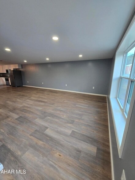 Building Photo - 1654 Quaker Valley Rd