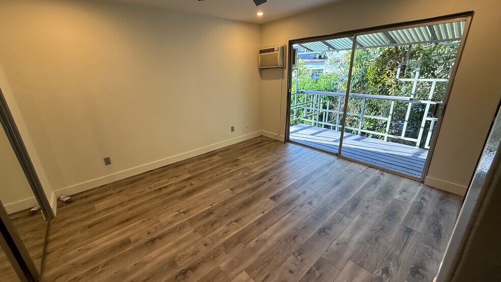 2nd floor master bedroom with balcony - 1320 Mohawk St
