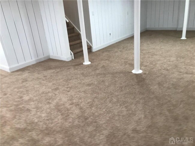 Building Photo - 10 Dogwood Dr