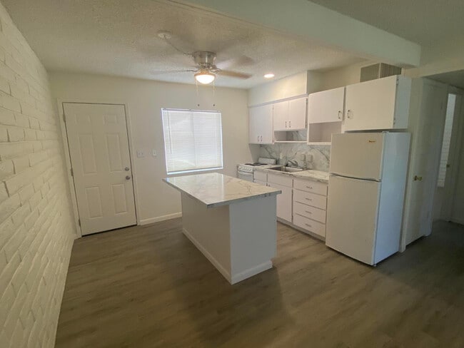 Building Photo - 4140 E Cliffside Trl