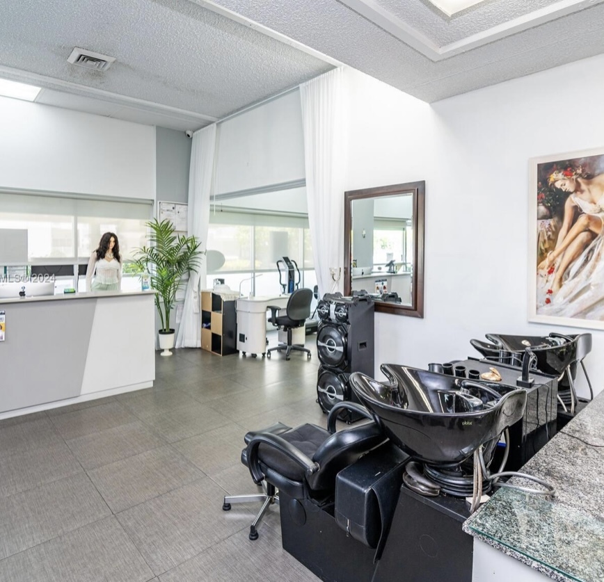 BEAUTY BAR - HAIR/NAIL/MASSAGE - 18041 Biscayne Blvd