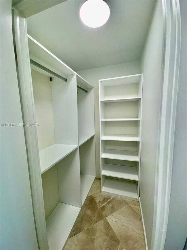 Building Photo - 1111 Crandon Blvd