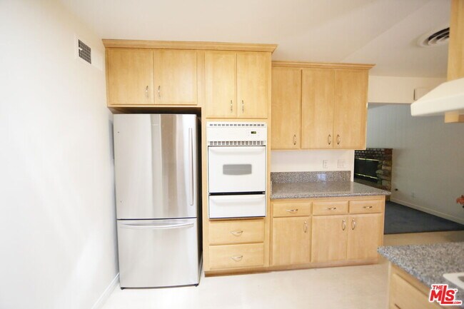 Building Photo - 7309 Asman Ave