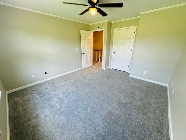 Building Photo - 449 Sanders Ln