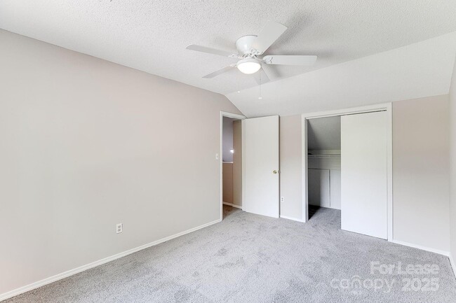 Building Photo - 4027 Bearwood Ave