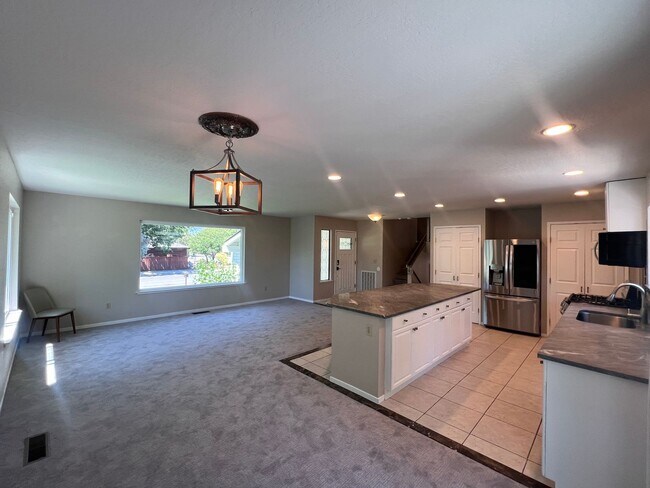 Building Photo - Spacious Split-Level! 4-Bedroom, 3.5-Bath ...