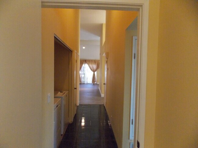 Building Photo - 524 Shorebird Cir