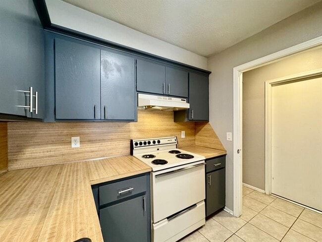 Building Photo - 143 Barrett Pl