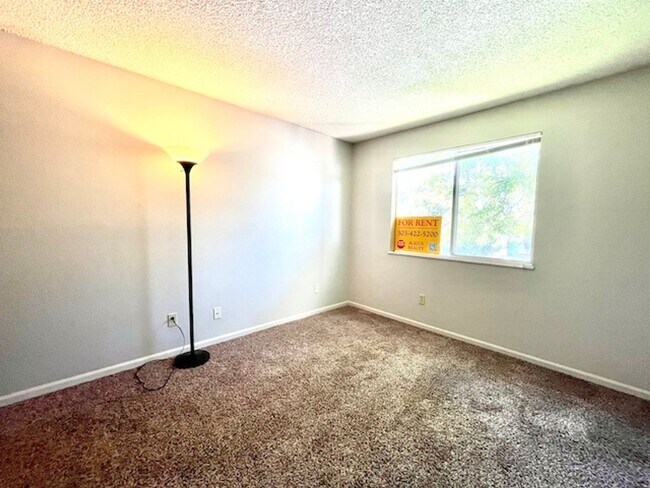 Building Photo - 2-Bedroom in Woodside Condos