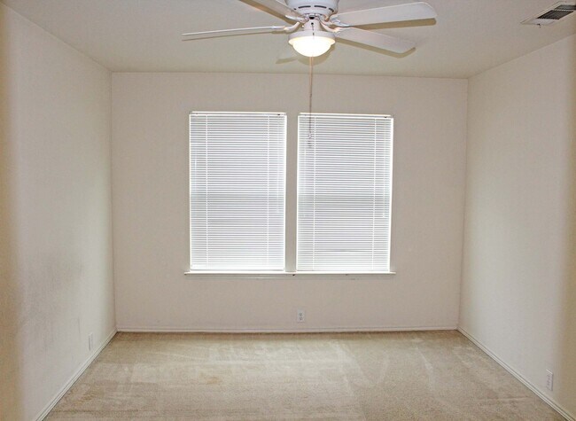 Building Photo - Lovely 3 BR 2 BA Home for Lease in Cross Oak Ranch Addition