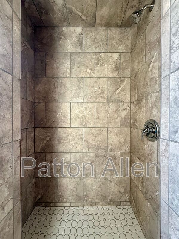 Building Photo - 43 Ravenscroft Dr