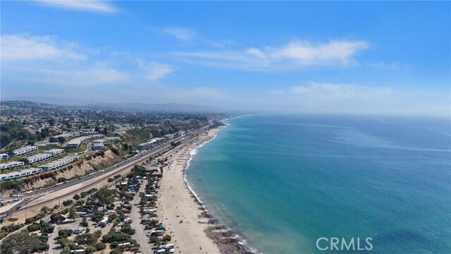 Building Photo - 1632 Doheny Way