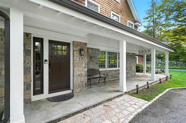 Building Photo - 548 Anderson Hill Rd