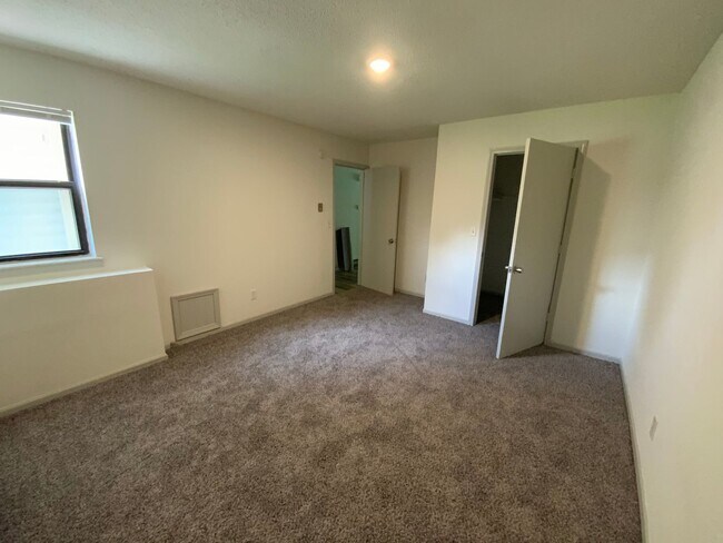 Building Photo - 439-441-441 N Shiloh Ave