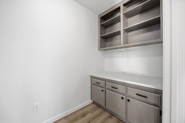 Building Photo - SILVERCREEK BEAUTY !!!