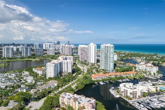 Building Photo - 19901 E Country Club Dr