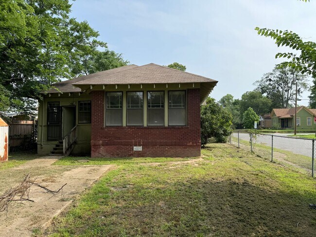 Building Photo - 2301 W 17th St