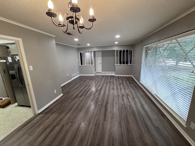 Building Photo - 2308 Avondale Dr