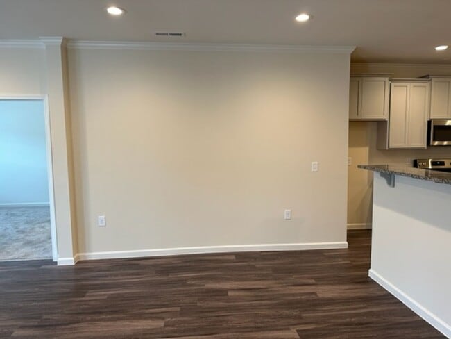 Building Photo - Townhouse / Whitsett