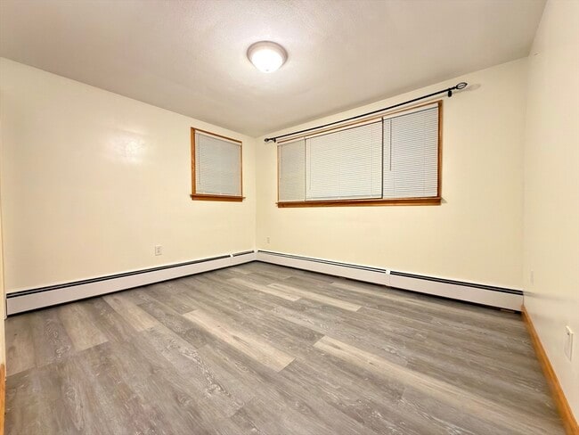 Building Photo - 45 Kinglet Dr