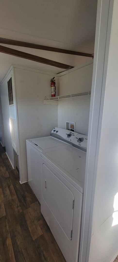 Building Photo - Mobile home in Country Setting
