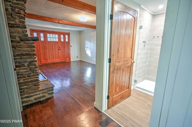 Building Photo - 424 Sunset Forest Dr