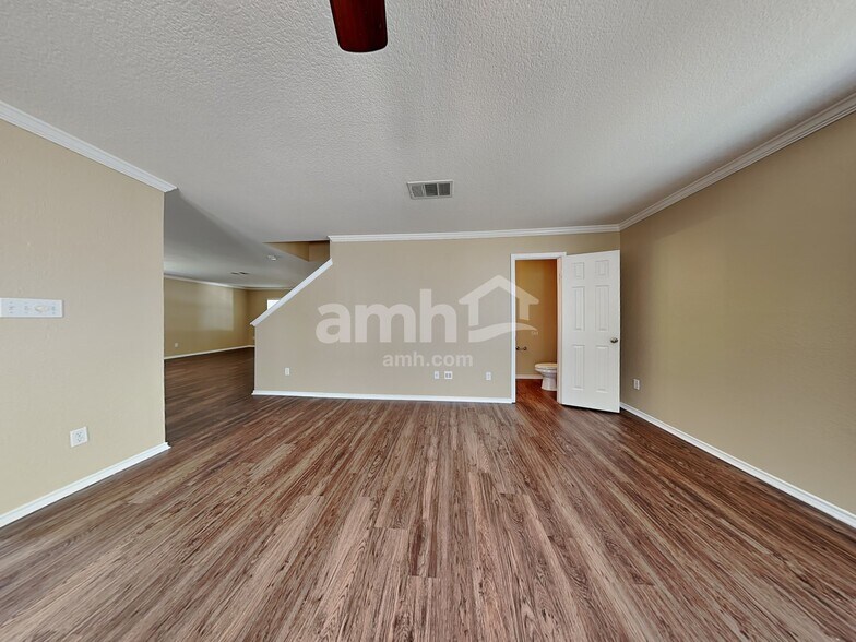 Building Photo - 360 Thicket Ln