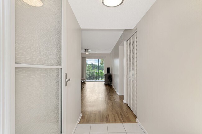Building Photo - BEAULTIFUL 1 BEDROOM, 1 BATHROOM CONDO LOC...