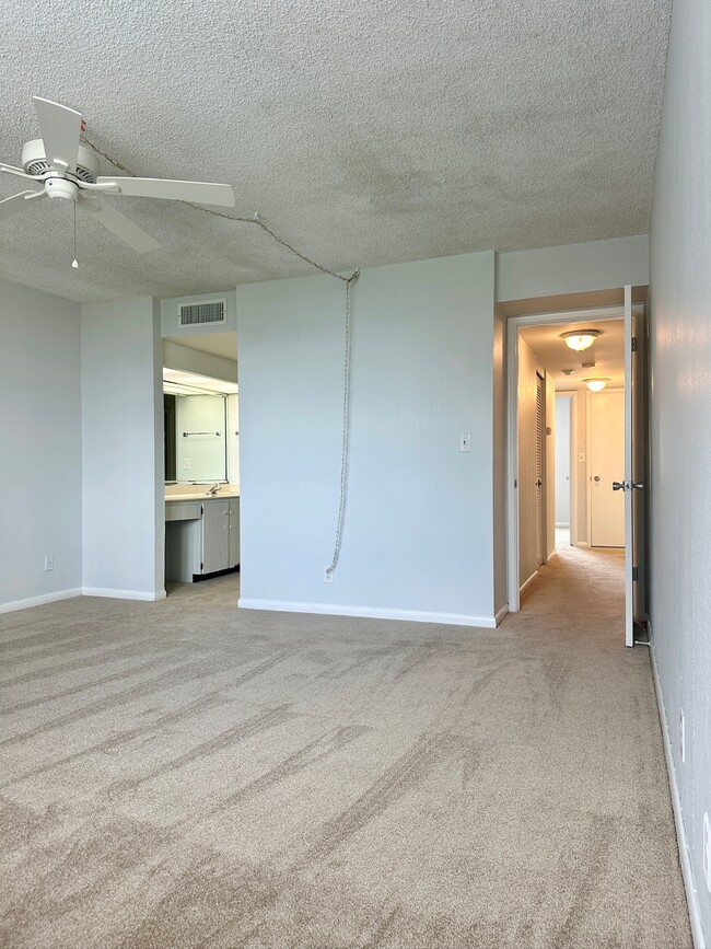 Building Photo - 2617 Cove Cay Dr