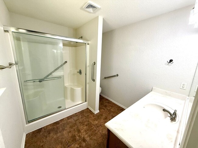 Building Photo - Available Now! Charming Single-Story Home in Waco with Modern Finishes & Spacious Yard