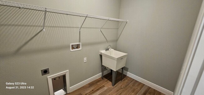 Building Photo - New 3/2/2.5 Home with Upgrades