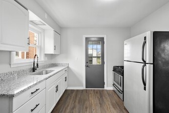 Building Photo - 826 Miller Ave