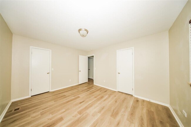 Building Photo - 9725 Pheasant Ln