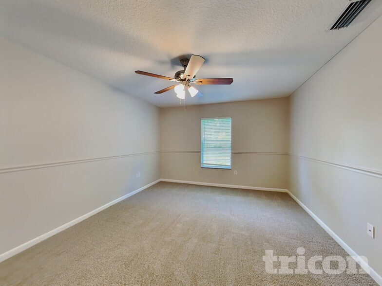 Building Photo - 2122 Center Way