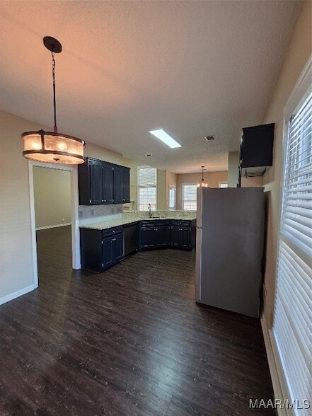 Building Photo - 2230 Kingsbury Dr