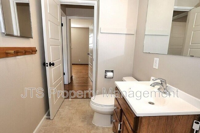 Building Photo - 10624 Chardonay Dr