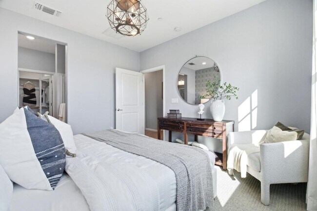 Building Photo - 394 Circuit Wy