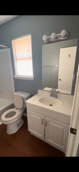 Building Photo - 2101 Carousel Dr