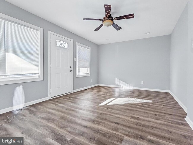 Building Photo - 211 Main St