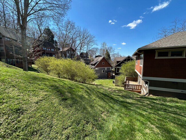 Building Photo - North AVL - Green Built Custom Home, Conve...