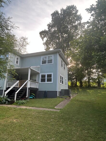 Building Photo - 111 Hoyt Ln
