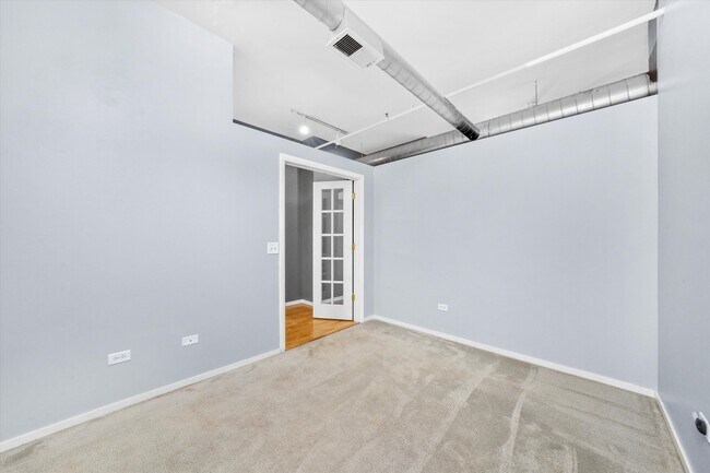 Building Photo - 2323 W Pershing Rd