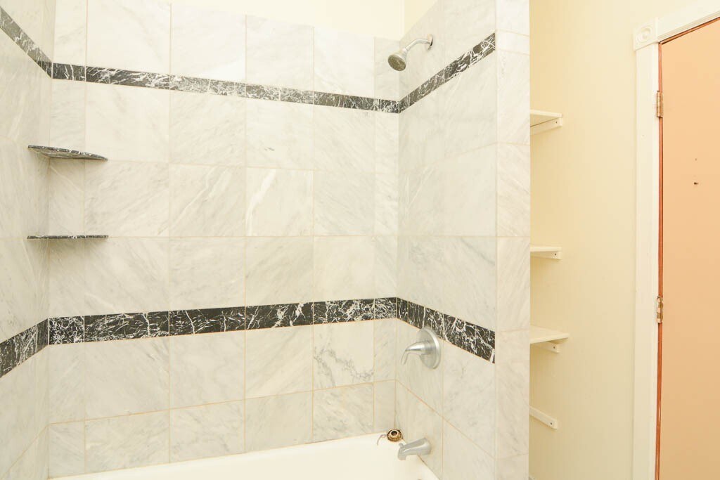 Building Photo - 2827 N Milwaukee Ave