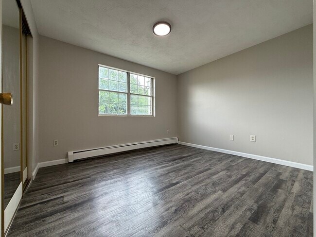 Building Photo - 11 Kenmar Dr