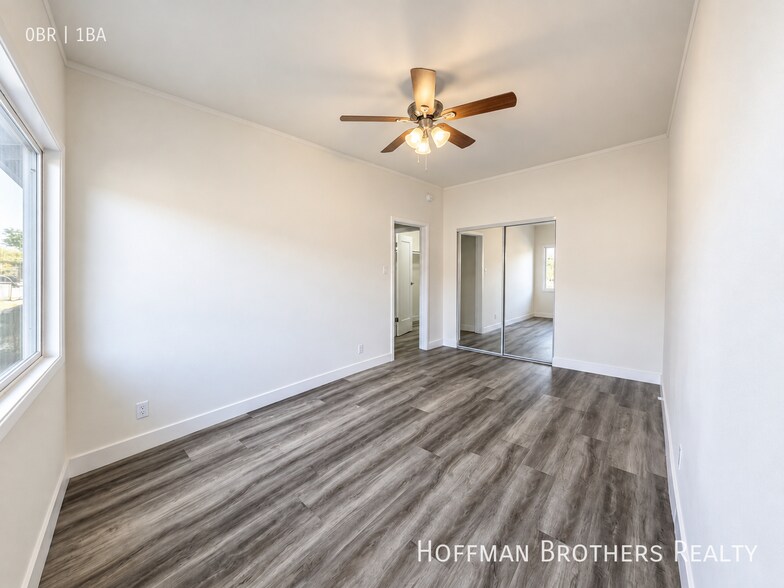 Building Photo - 420 N Coronado St