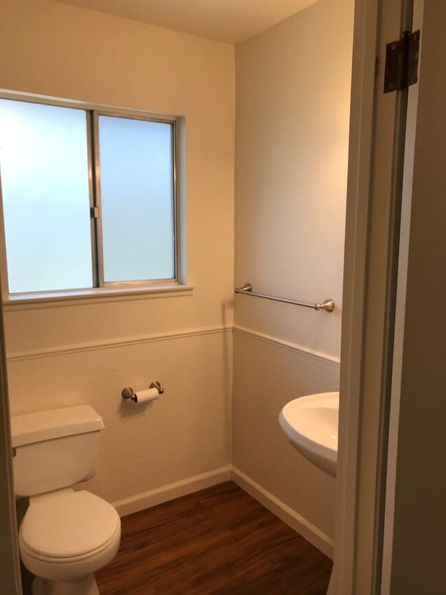 Building Photo - La Canada Townhome Quiet Community 2 Bedroom