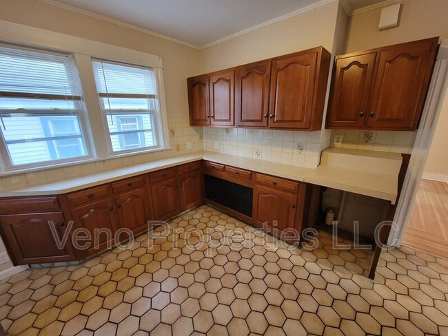 Building Photo - 307 Altamont Ave.